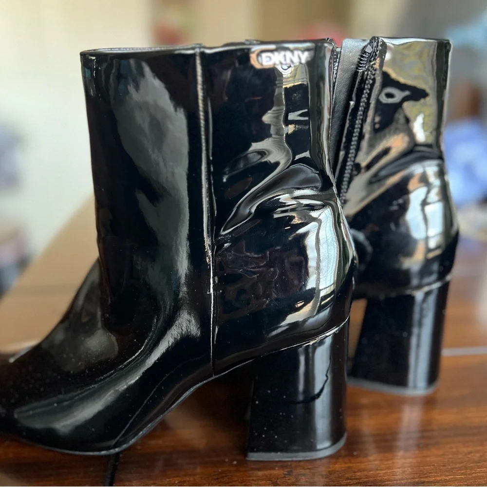 Cavale Patent Finish Block Heel Boot
DKNY 10 - Picture 6 of 10
